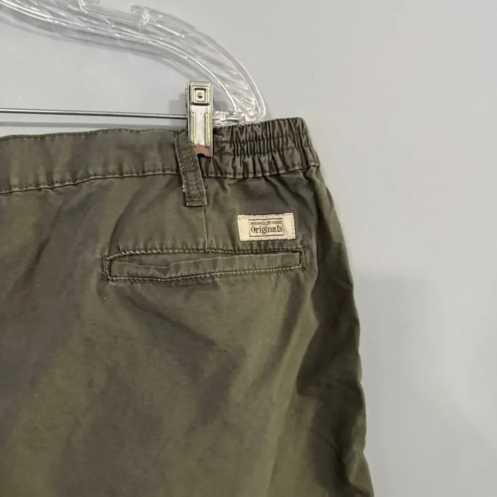 Wrangler Hero Originals Khaki Green Flat Front Shorts Men's Size 44 All Cotton